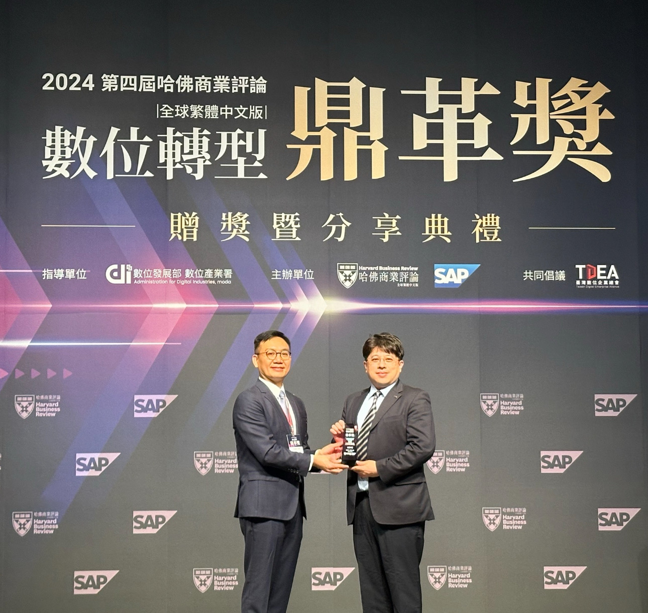 ���_�ƄӔ�λ�D���г����s�@2024����λ�D�Ͷ��彩���C���ת���ͬ�r�����m�lչ������I���ģ�����ESG���Y��˼�S���@��ESG�؄e���p�ؘsҫ