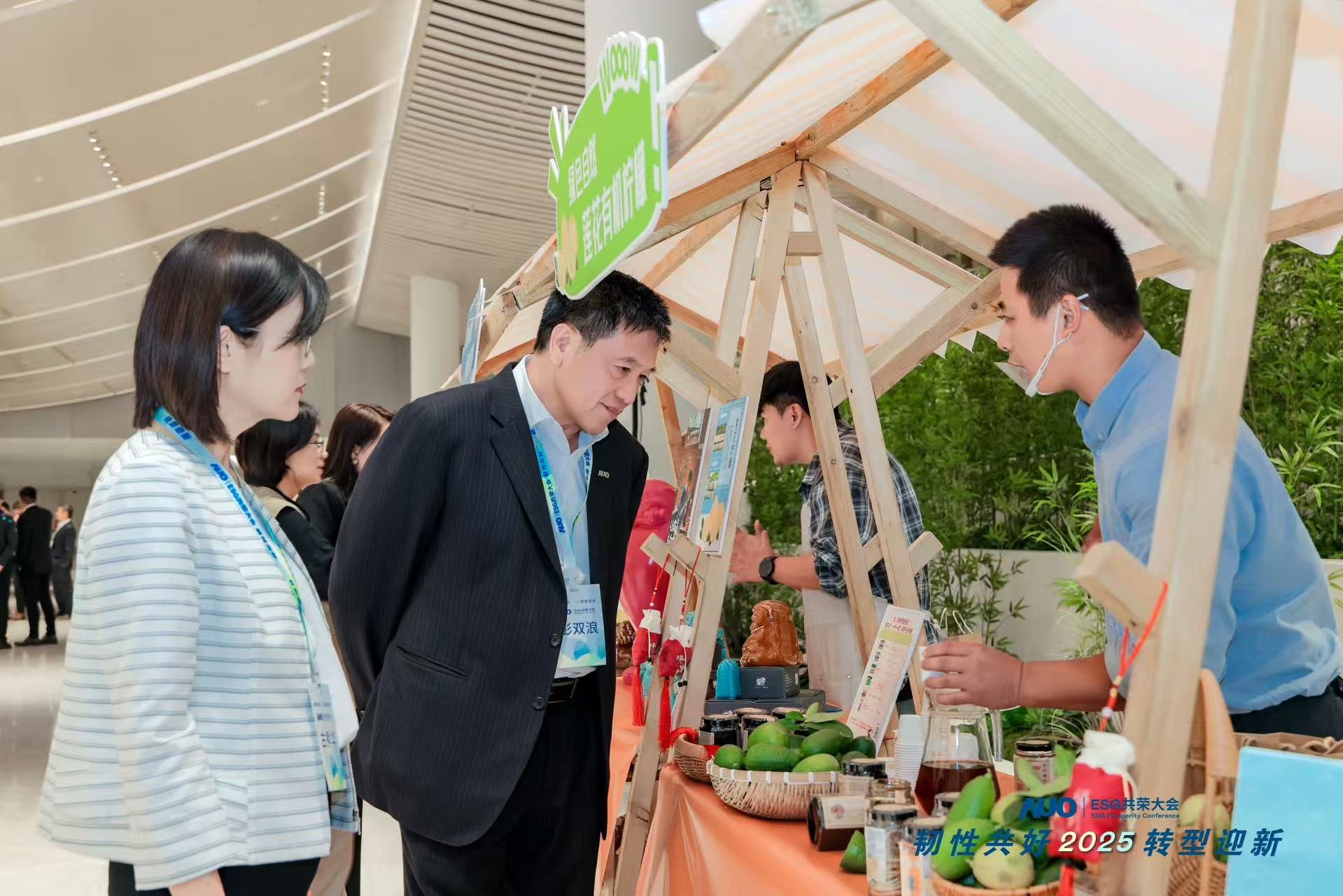 LEYU�پW����O��ESG����չ�^���y��ADT���Aչ���I�ȹ���朻���c�����I�����гʬF�GɫLEYU�پW��ѭ�h�ɹ��c��^���ڌ��`��ͨ�^���^�ɸеĳ���ʽ�w��������ļ��g���Ļ������w���m�rֵ朣��@���c�����e�V�����u��